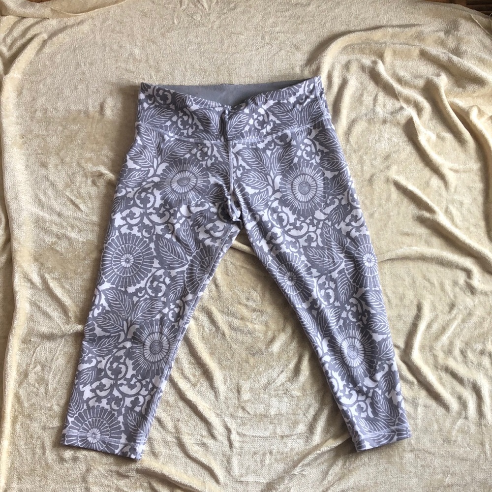 Lululemon WonderUnders Grey floral print size 10